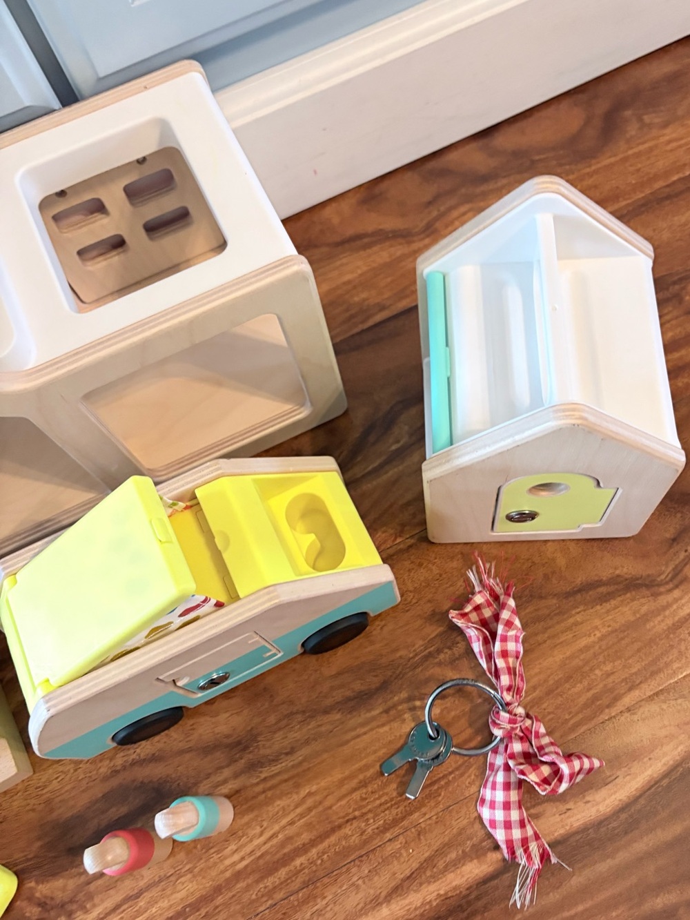 Lovevery Modular House & Camper Set Key 2 Wooden People Observer Play Kit - Picture 11 of 14